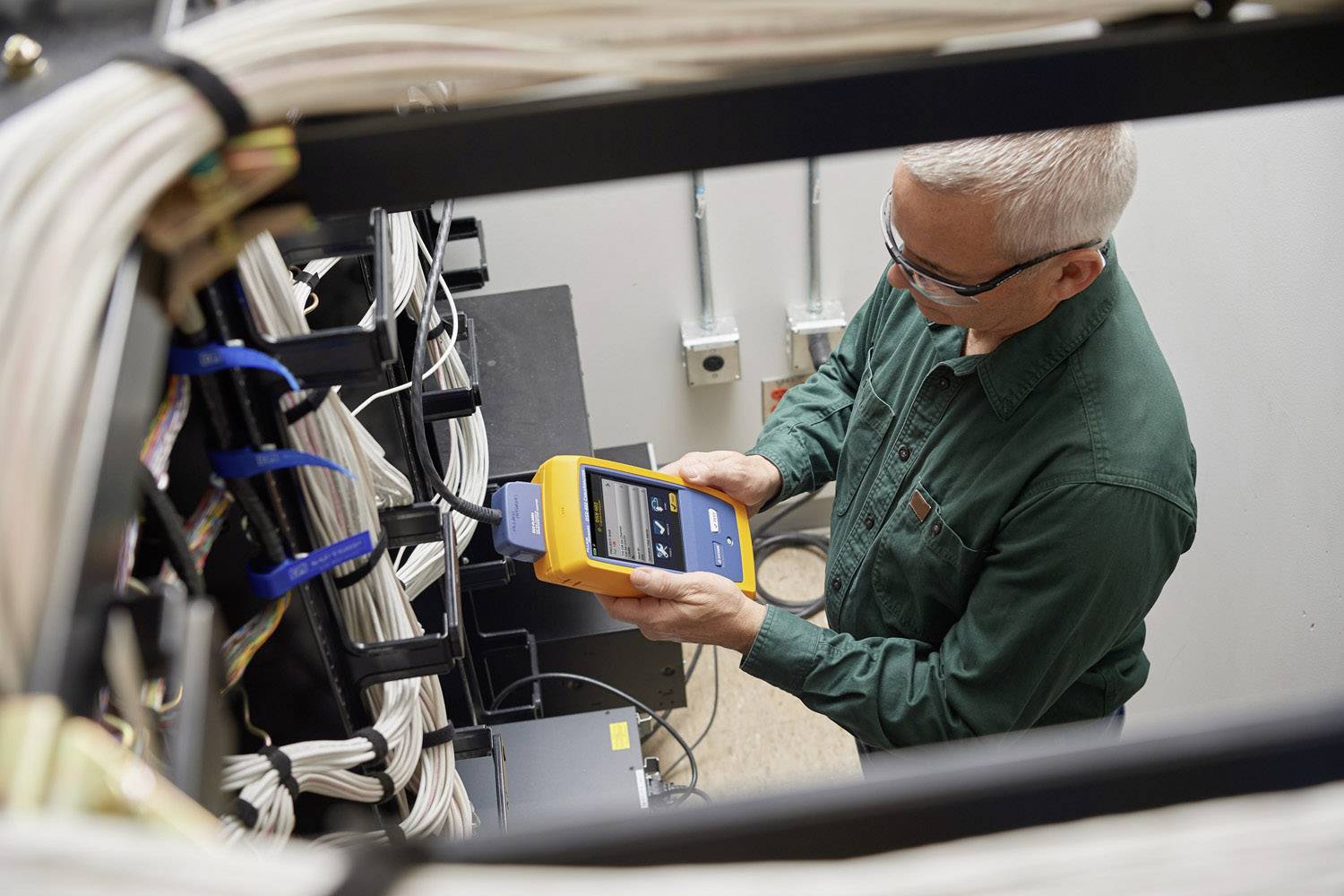 Buy Cable tester 4956200 Fluke Networks DSX-602-PRO INT Networks