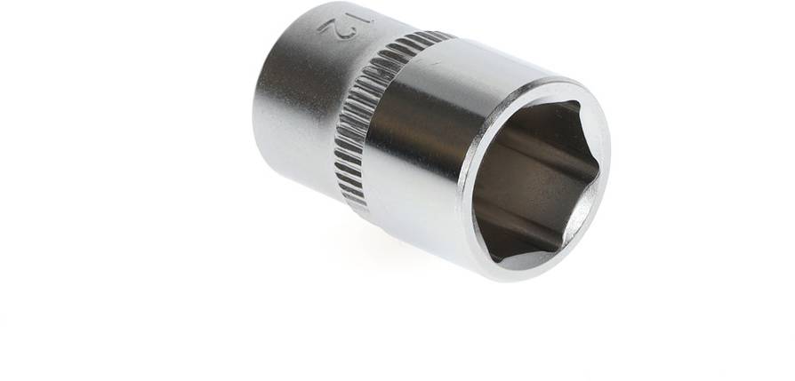 Metal socket extension, cylindrical with a knurled edge, for use with ratchets or spanners.