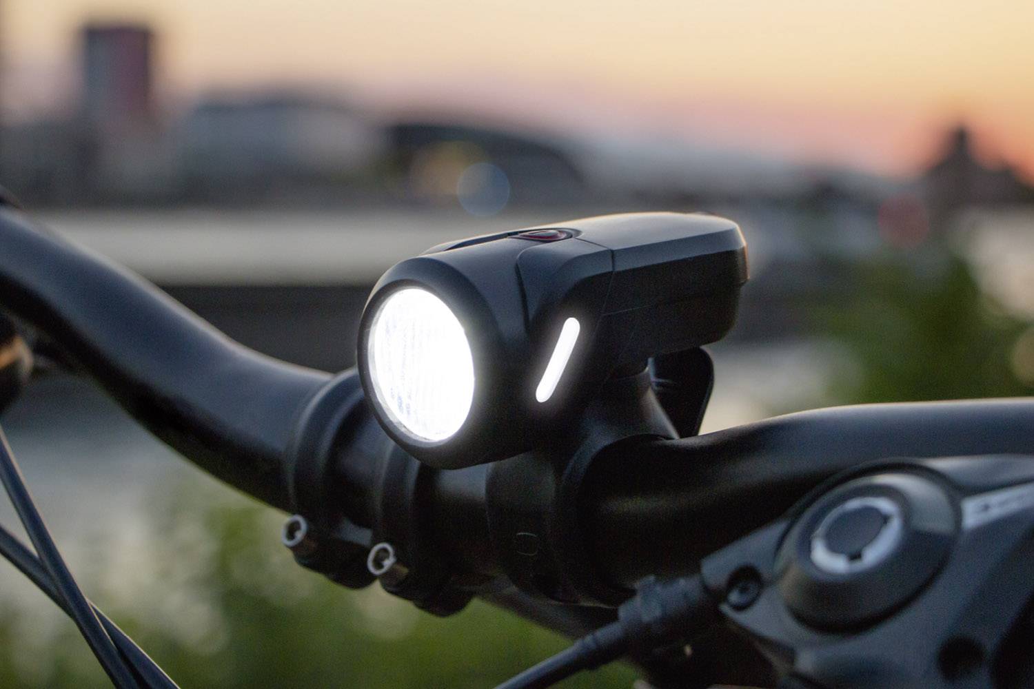 'StVZO glare-free lighting' shows a schematic illustration: Cyclist with non-glare light, green tick. Car dazzled, red cross.