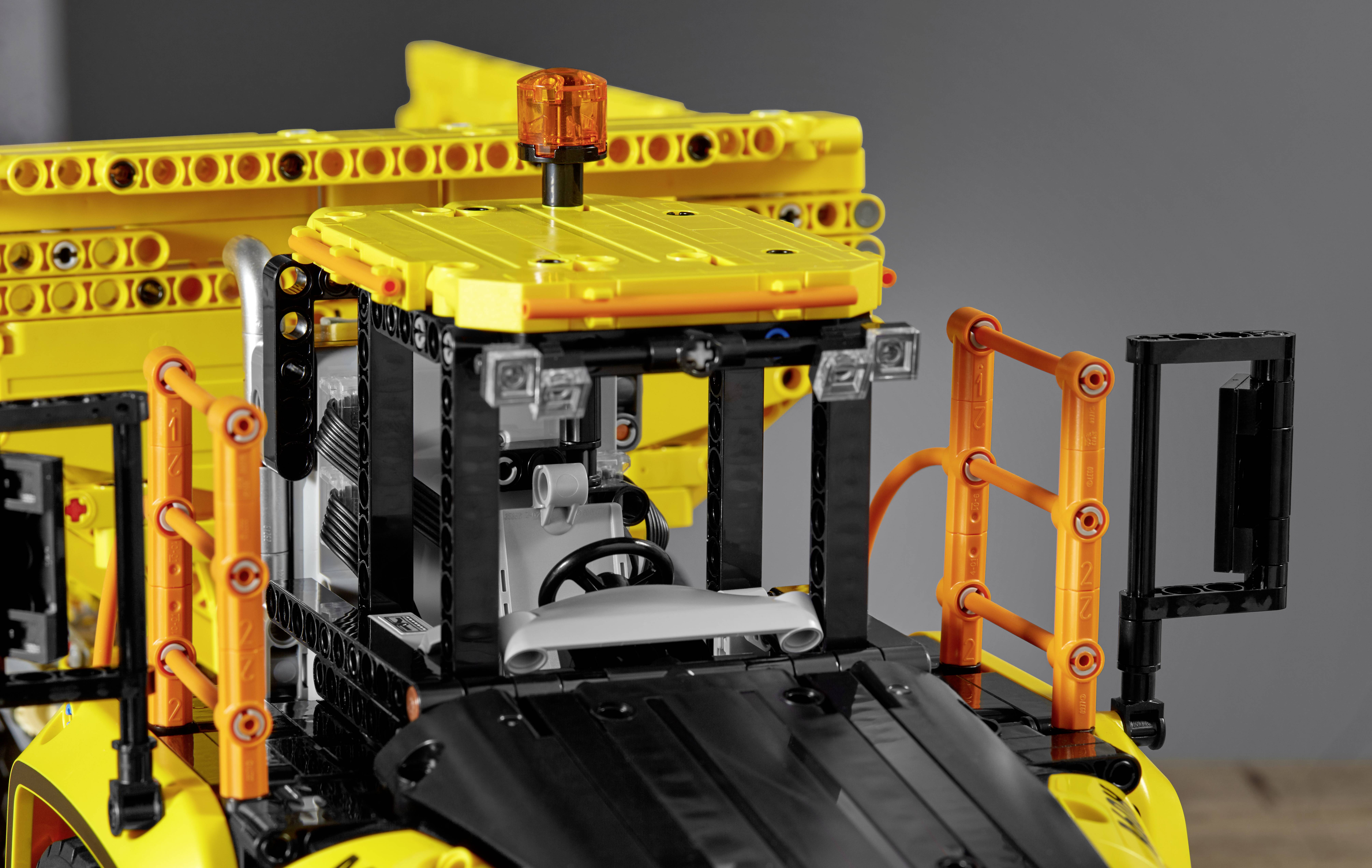 42114 LEGO® TECHNIC Articulated Volvo dumper (6x6)-16