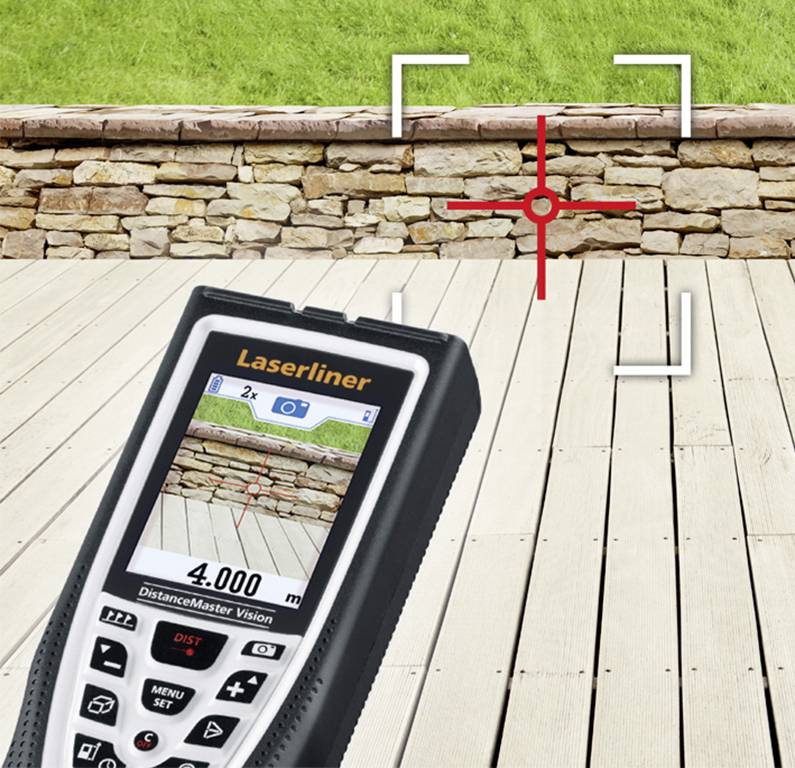Laser distance meter displays a measurement of 4.00 m on the screen, aimed at a wall in the background with a red crosshair.
