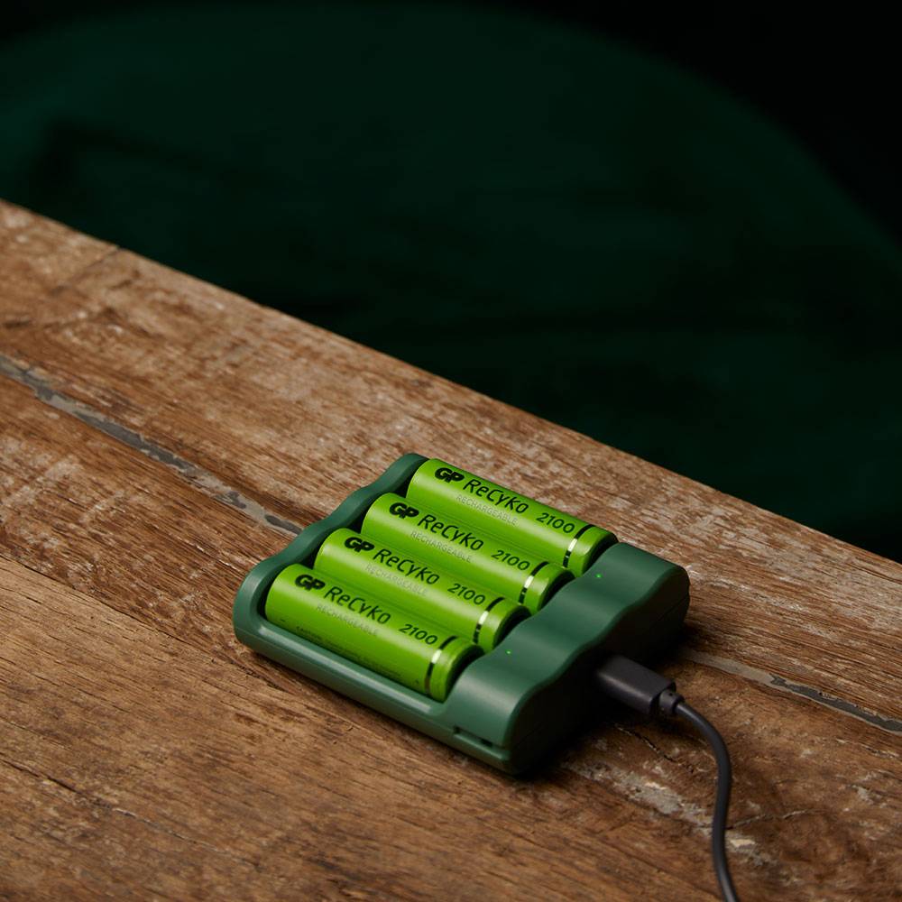 GP GPRCKCH421U370 Charger for cylindrical cells NiMH AAA , AA-1