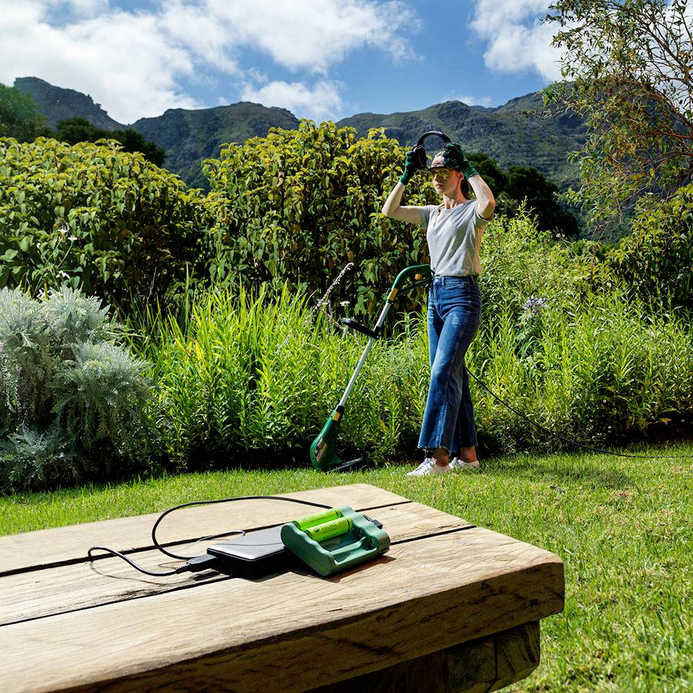 GP GPRCKCH421U370 Charger for cylindrical cells NiMH AAA , AA-2