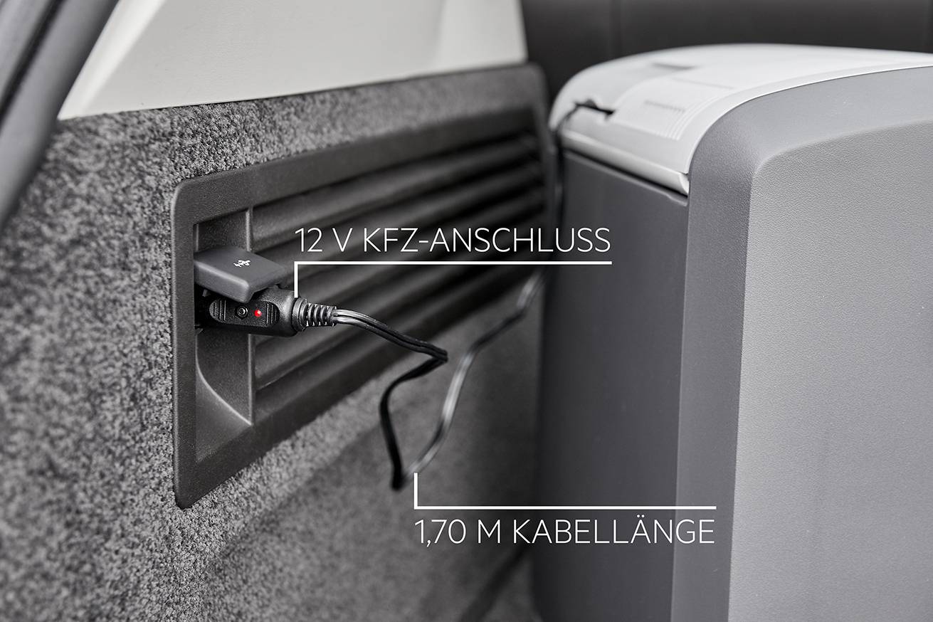 A 12V car socket with a 1.70 m cable length is connected to a portable cool box in the car.