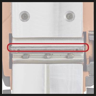 A micrometre precisely indicates the thickness of a workpiece, which is clamped between two metal jaws, by means of a red circle.