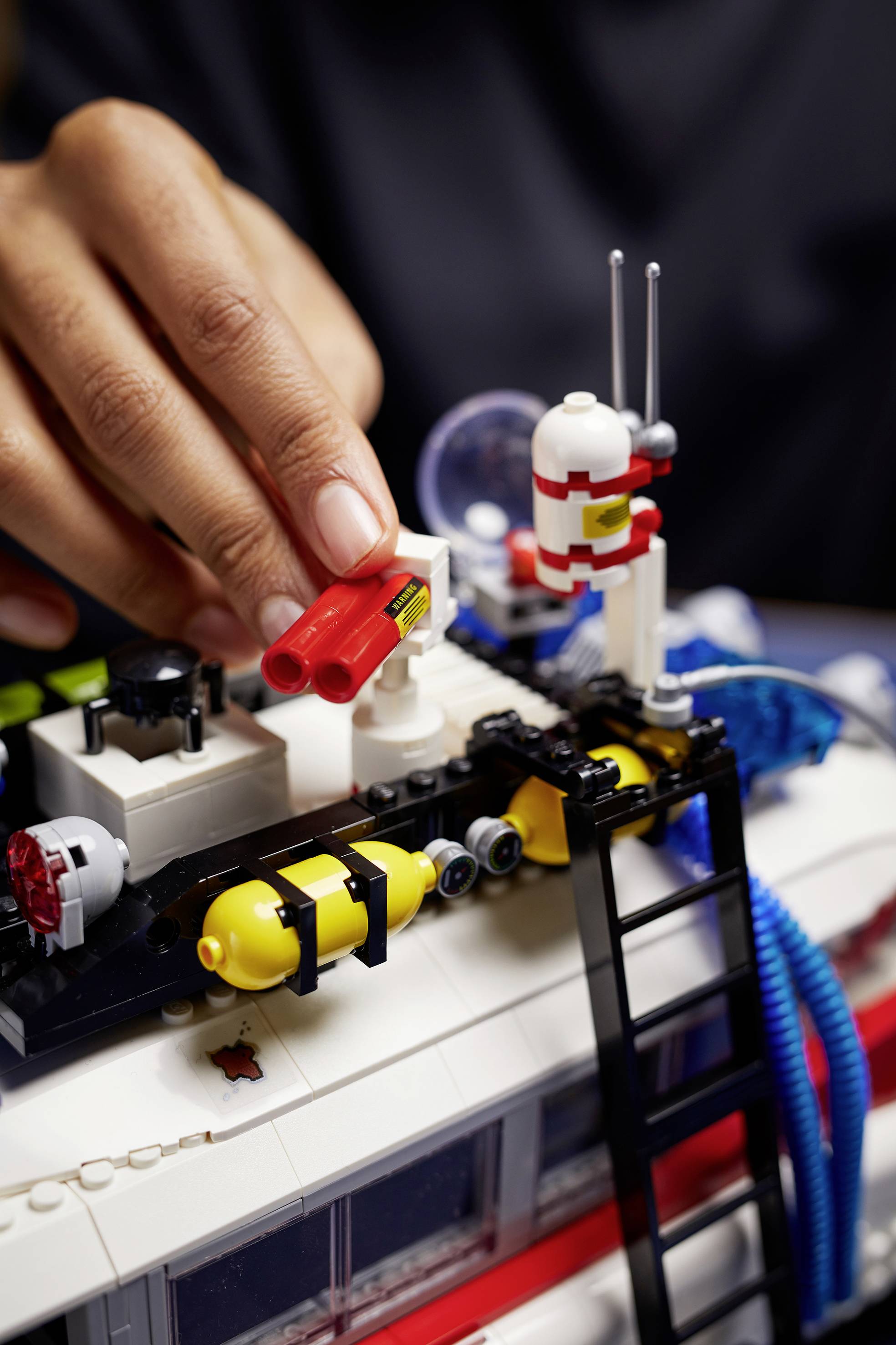 10274 LEGO® ICONS™ Ghostbusters™ ECTO-1-12