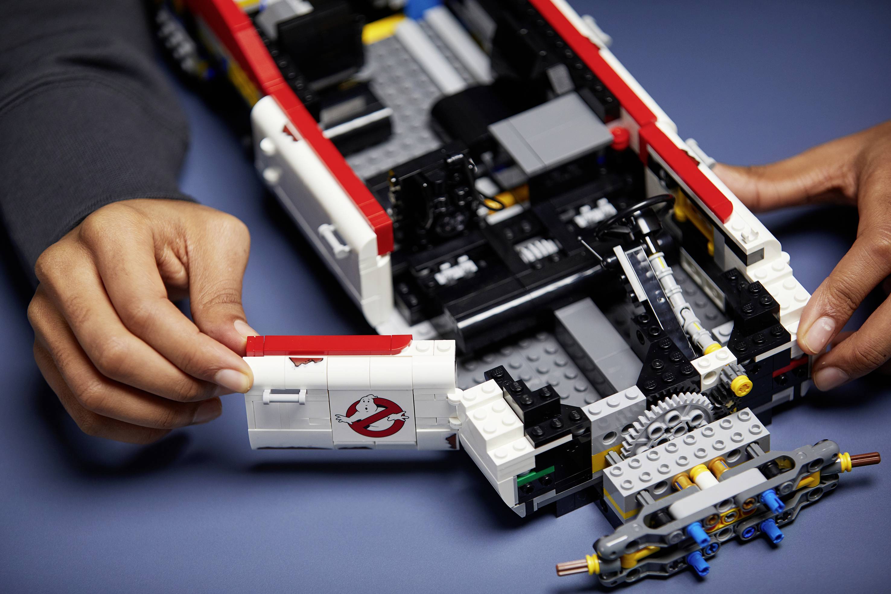 10274 LEGO® ICONS™ Ghostbusters™ ECTO-1-14