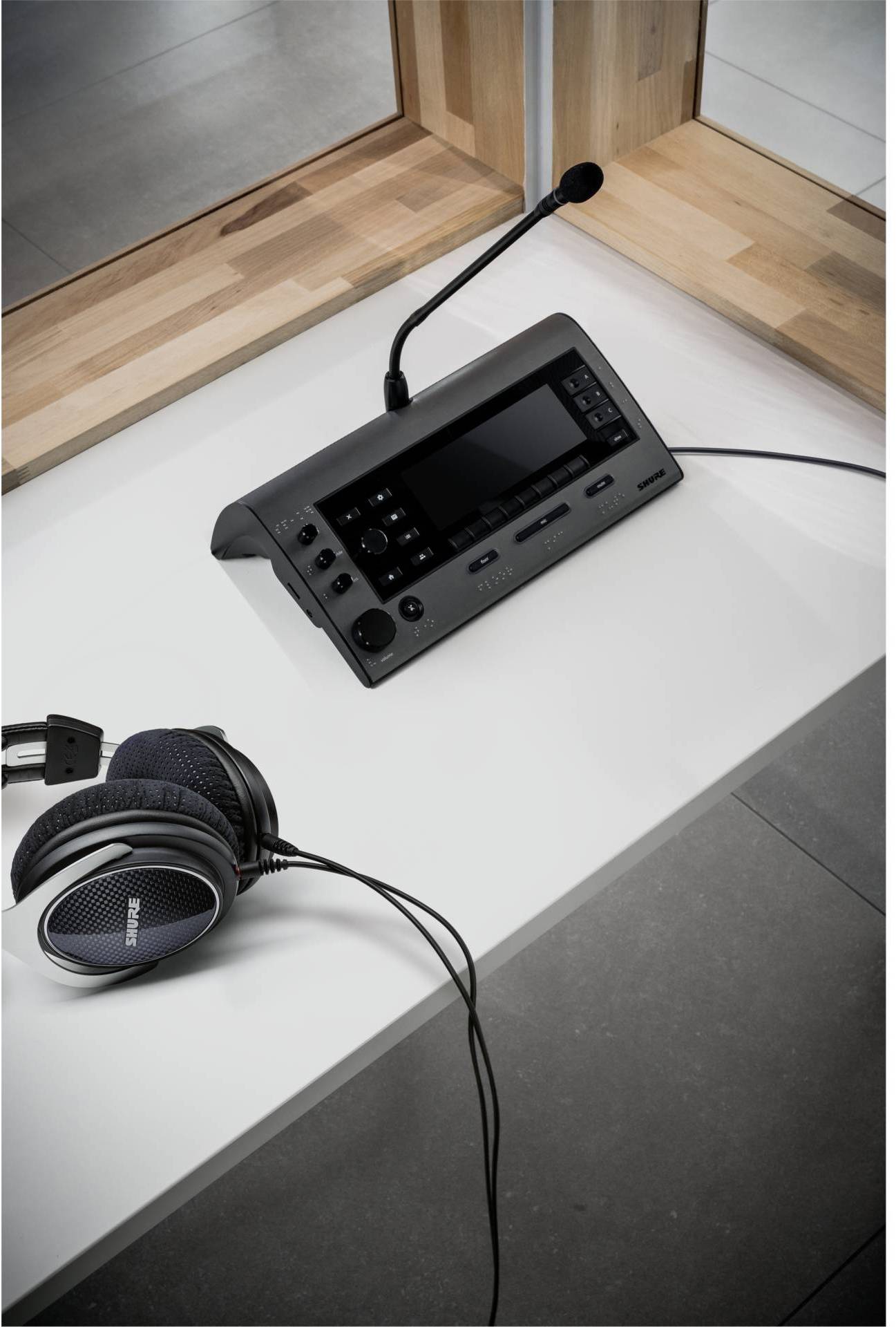 Shure SRH1540-BK Over-ear headphones Corded (1075100) Black-3