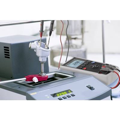 Digital display of a thermometer in a laboratory environment. A sensor measures the temperature at 22.98 °C in a liquid.