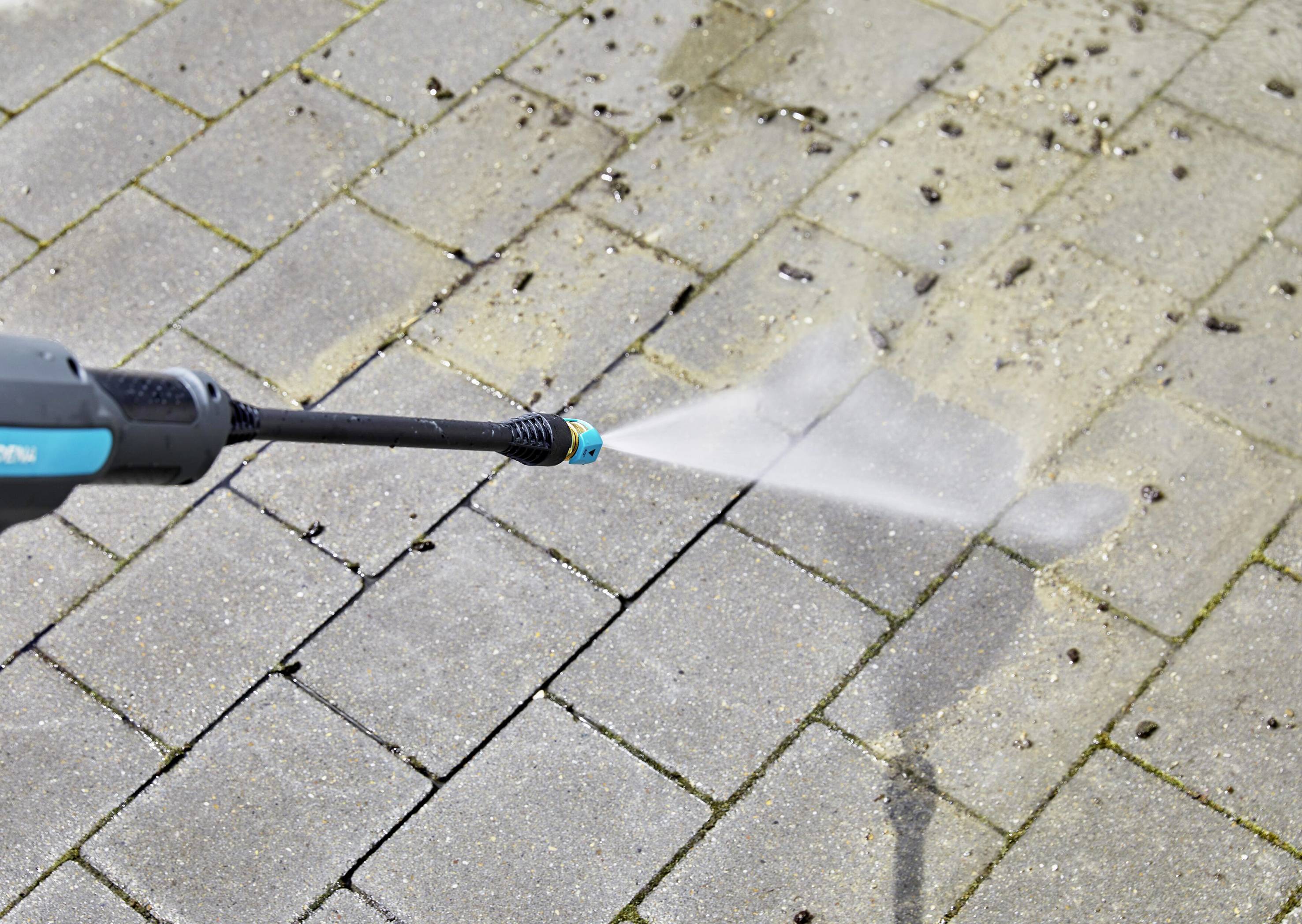 GARDENA AquaClean 24/18V Ready-To-Use Set - Aktion Battery jet washer 24 bar-10