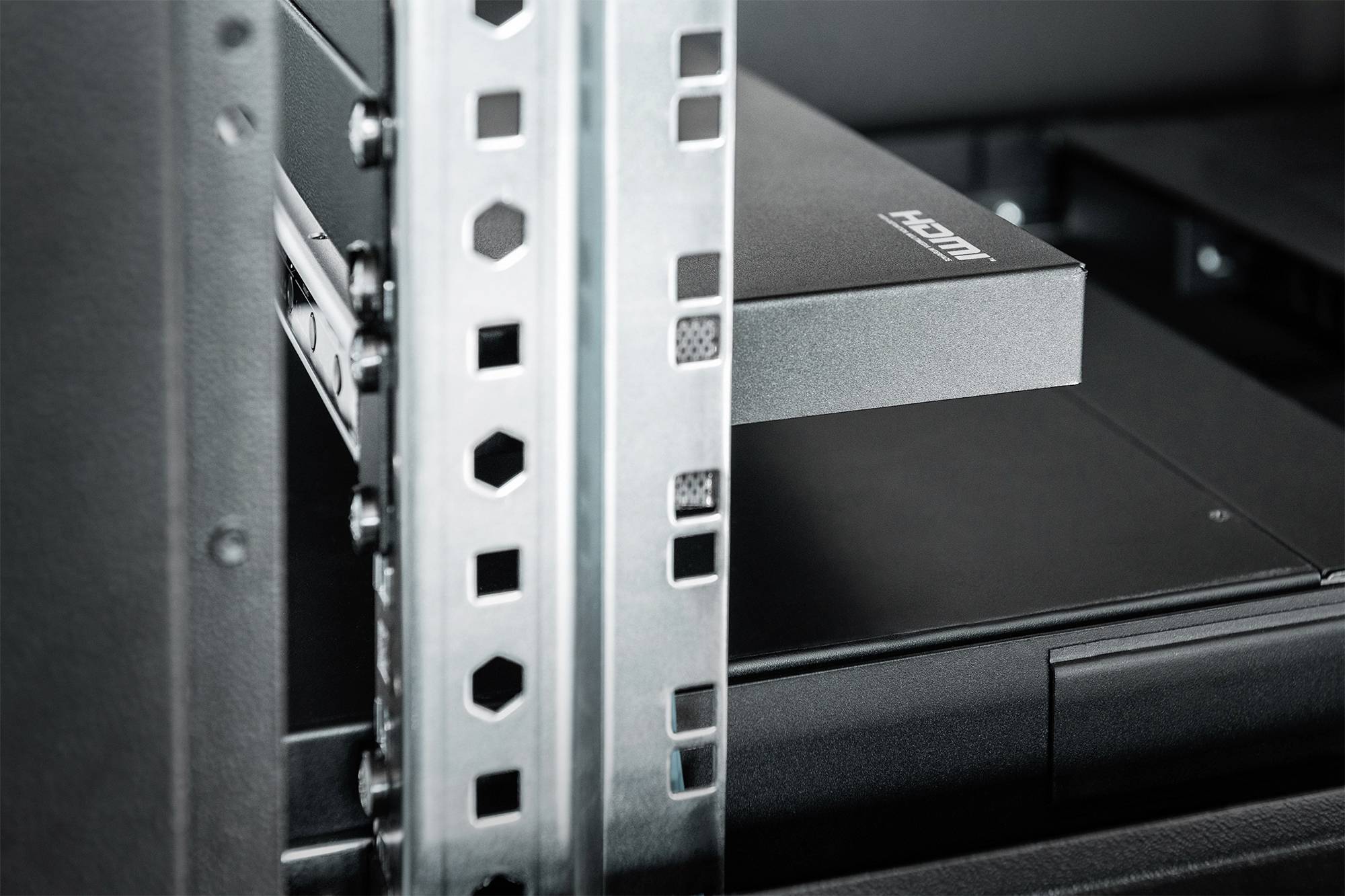 Digitus DS-43308 4 x 4 ports HDMI matrix switcher Ultra HD compatibility, individually connectable, + remote control 384-3