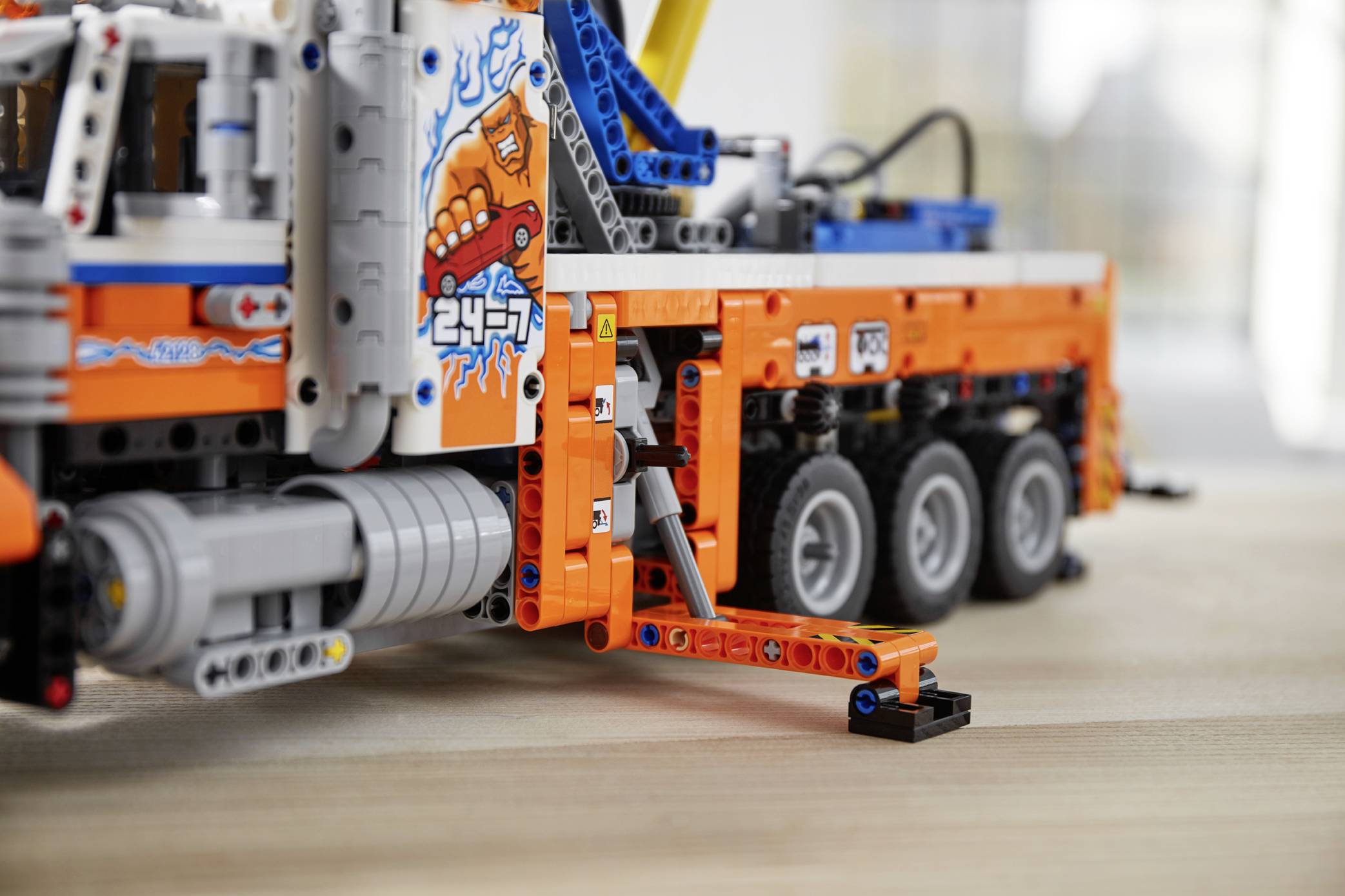 42128 LEGO® TECHNIC Heavy-duty tow truck-8