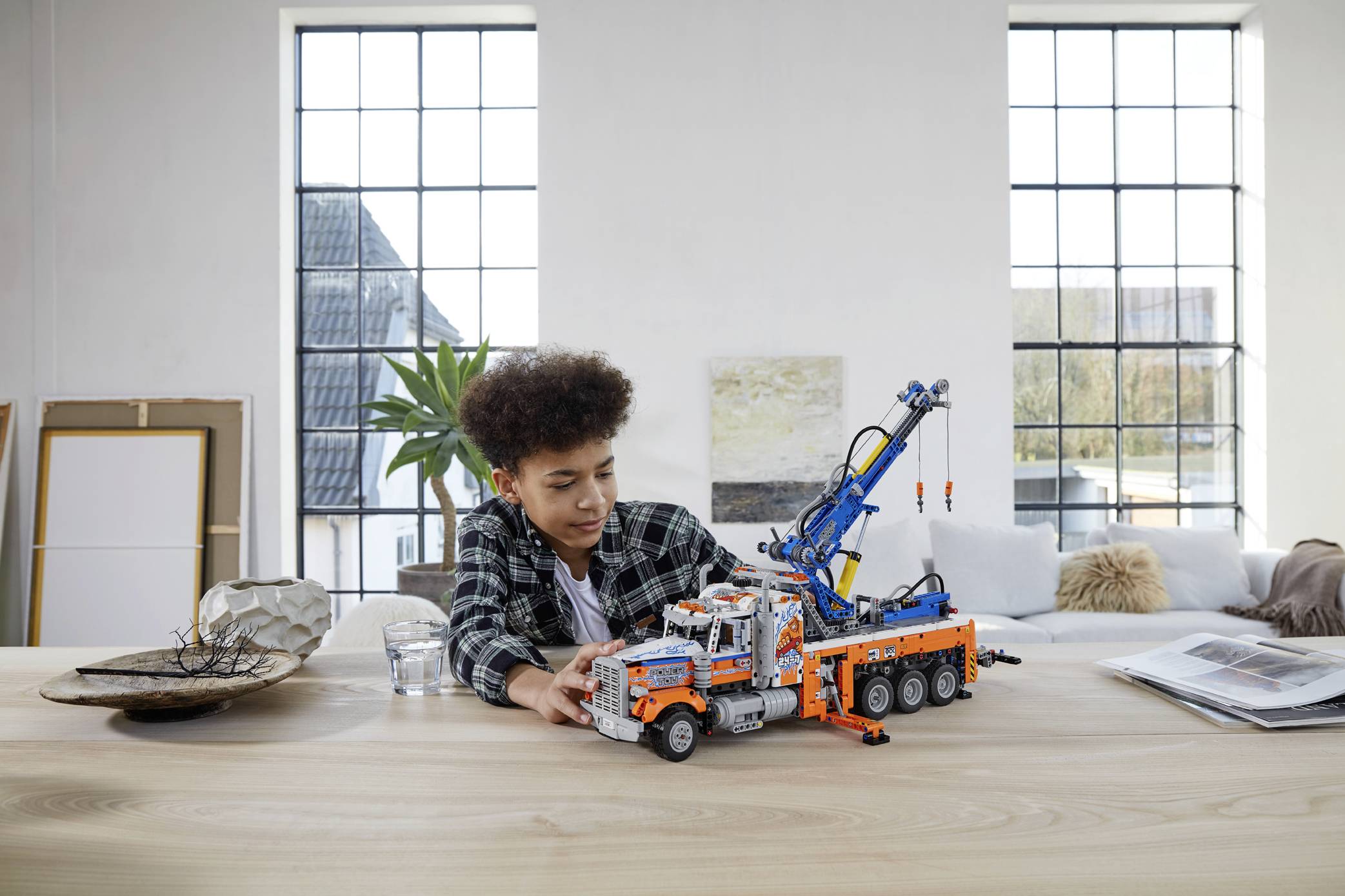 42128 LEGO® TECHNIC Heavy-duty tow truck-10