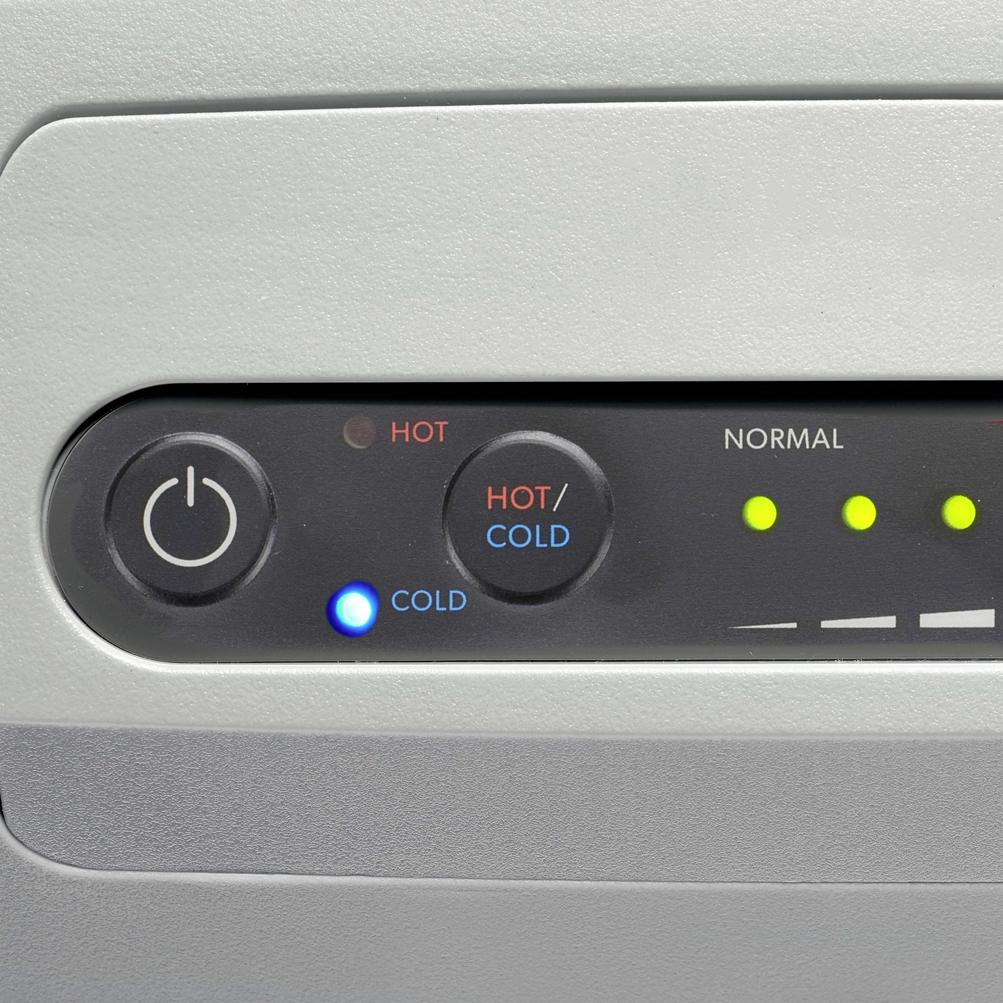 Control panel of a kettle with operation button and display: 'HOT/COLD', 'NORMAL'. LEDs light up blue and green for mode.