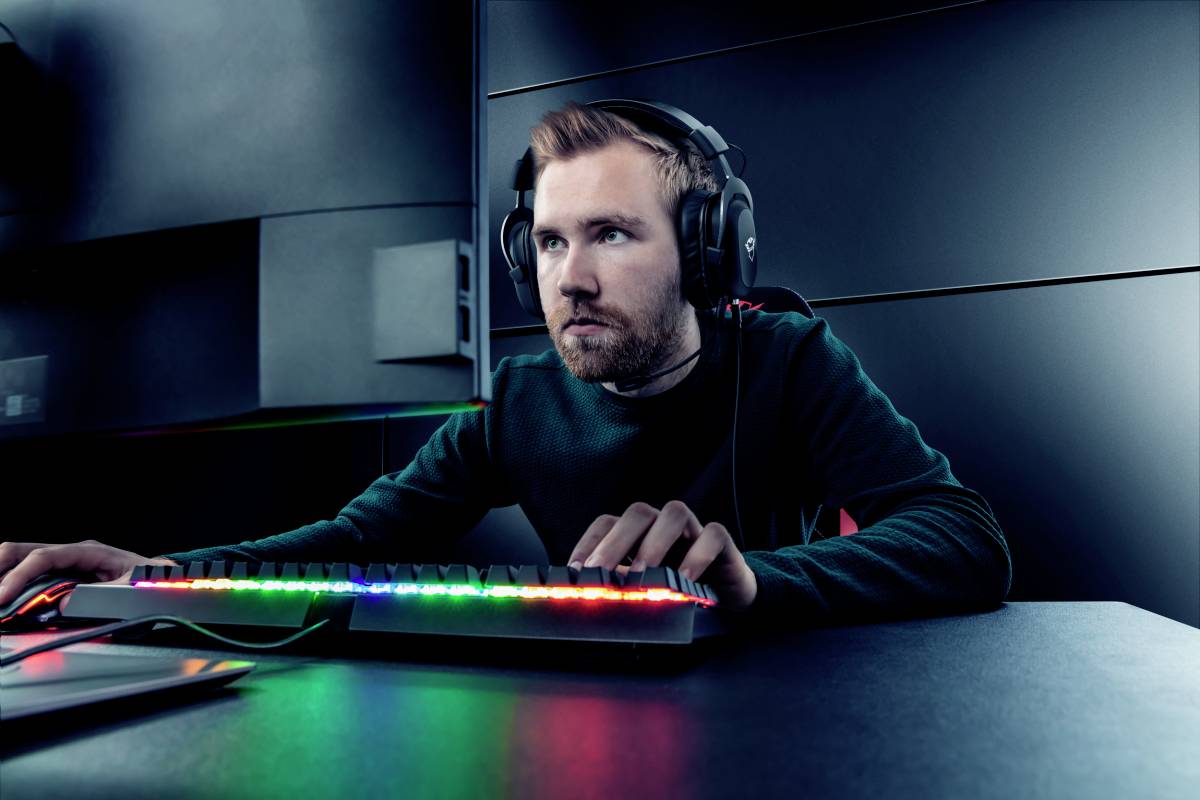 Trust GXT414 Zamak Premium Gaming Over-ear headset Corded (1075100) Stereo Black Microphone noise cancelling Volume cont-1