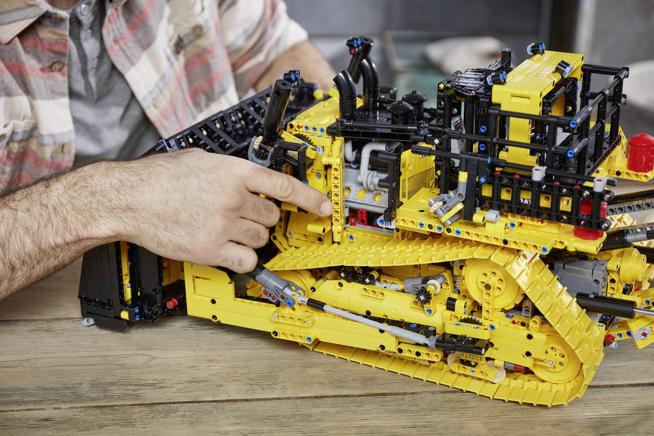Buy 42131 LEGO® TECHNIC App-controlled cat® D11 bulldozer | Conrad 