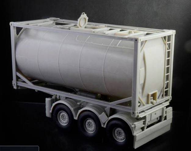 A model of a tank container on a three-axle chassis, depicted in white against a dark background.