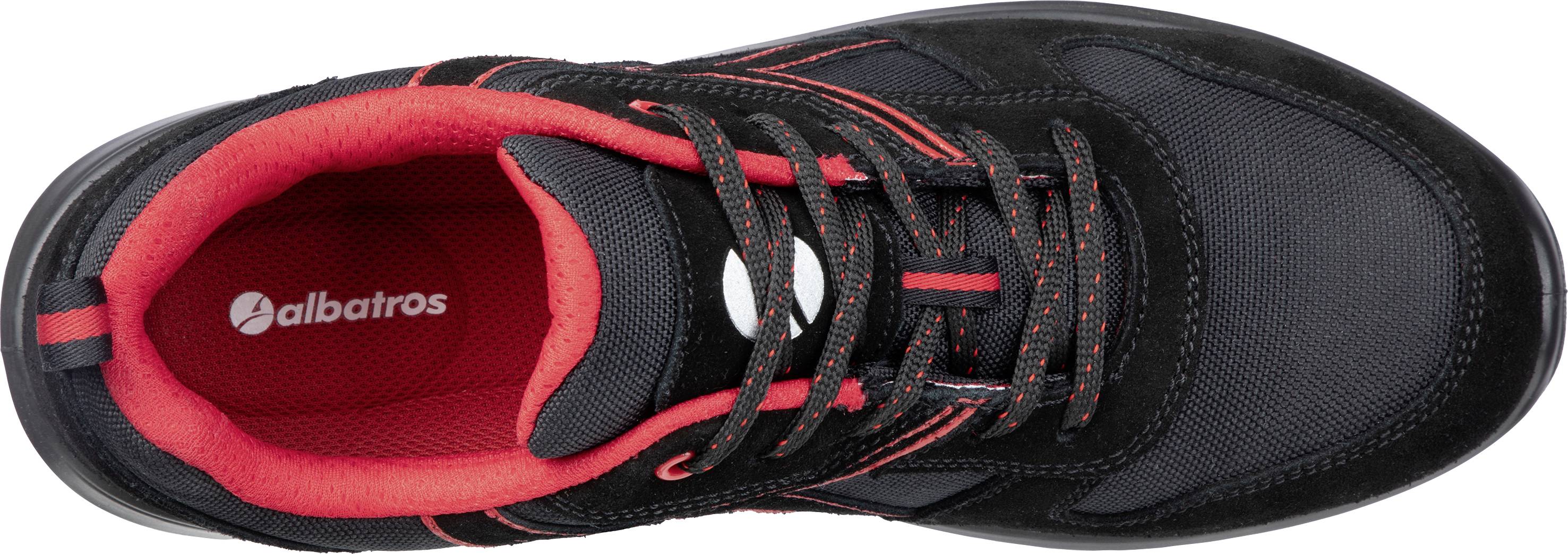 Black sports shoe with red details and laces, photographed from above. Inner lining in bright red with 'albatros' logo.