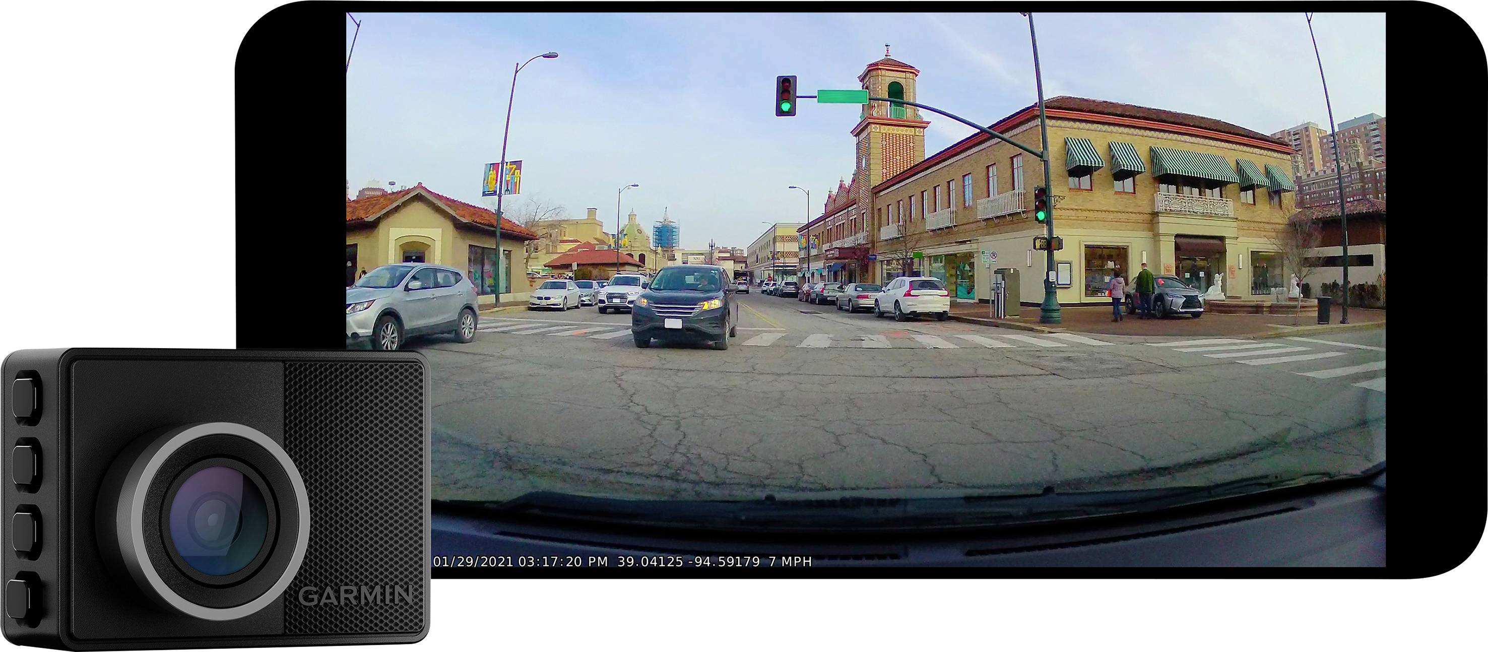 A photo depicts a city scene with a busy intersection, cars, and a red brick building with a clock tower in the background. A camera screen frame is inserted.