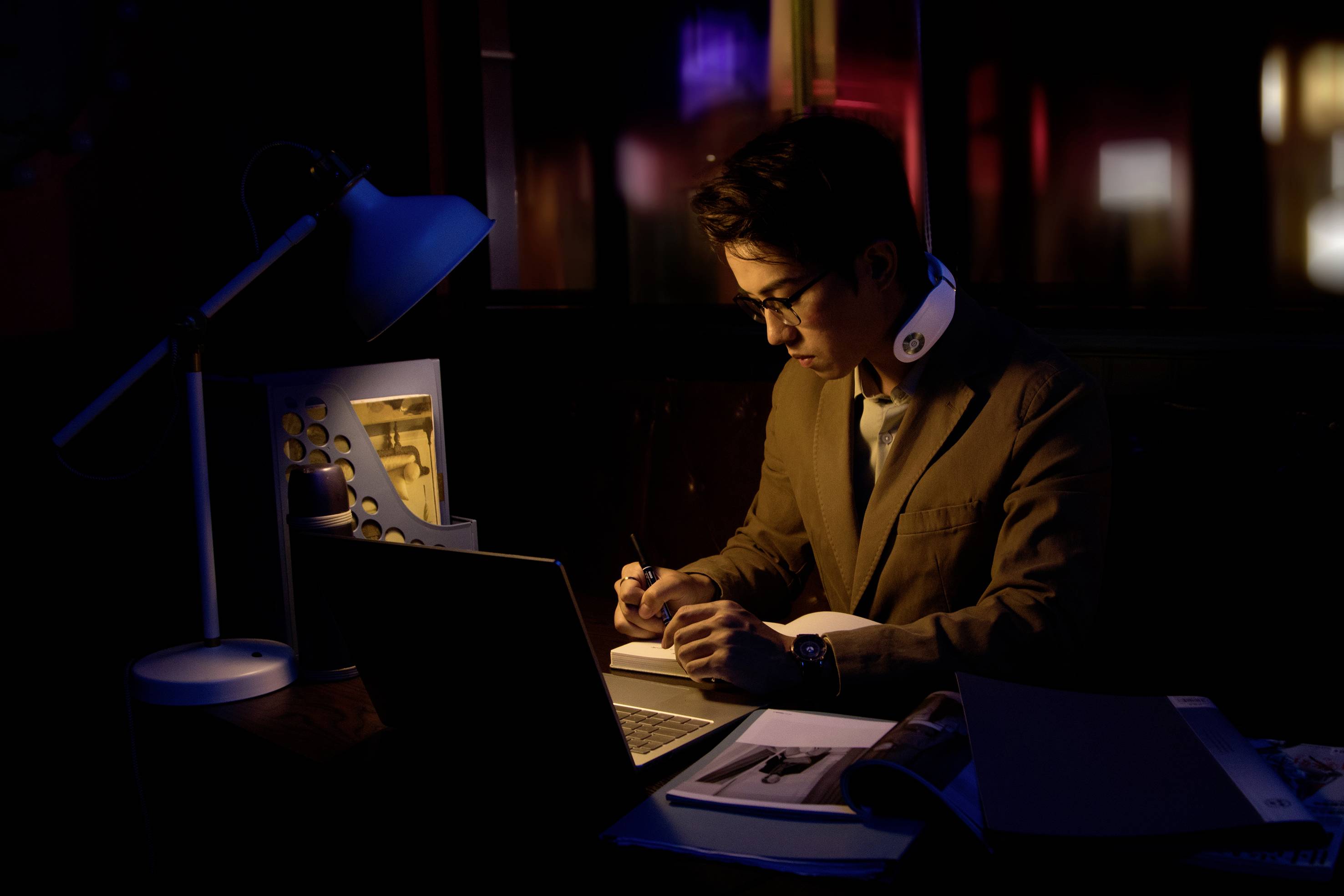 SKG 4098E Neck massager White-1