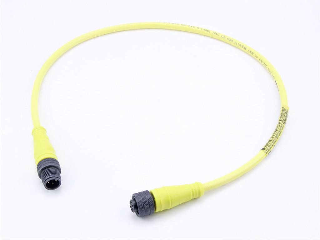 Yellow connection cable with two black plugs at the ends, curved in a half-circle on a white background.