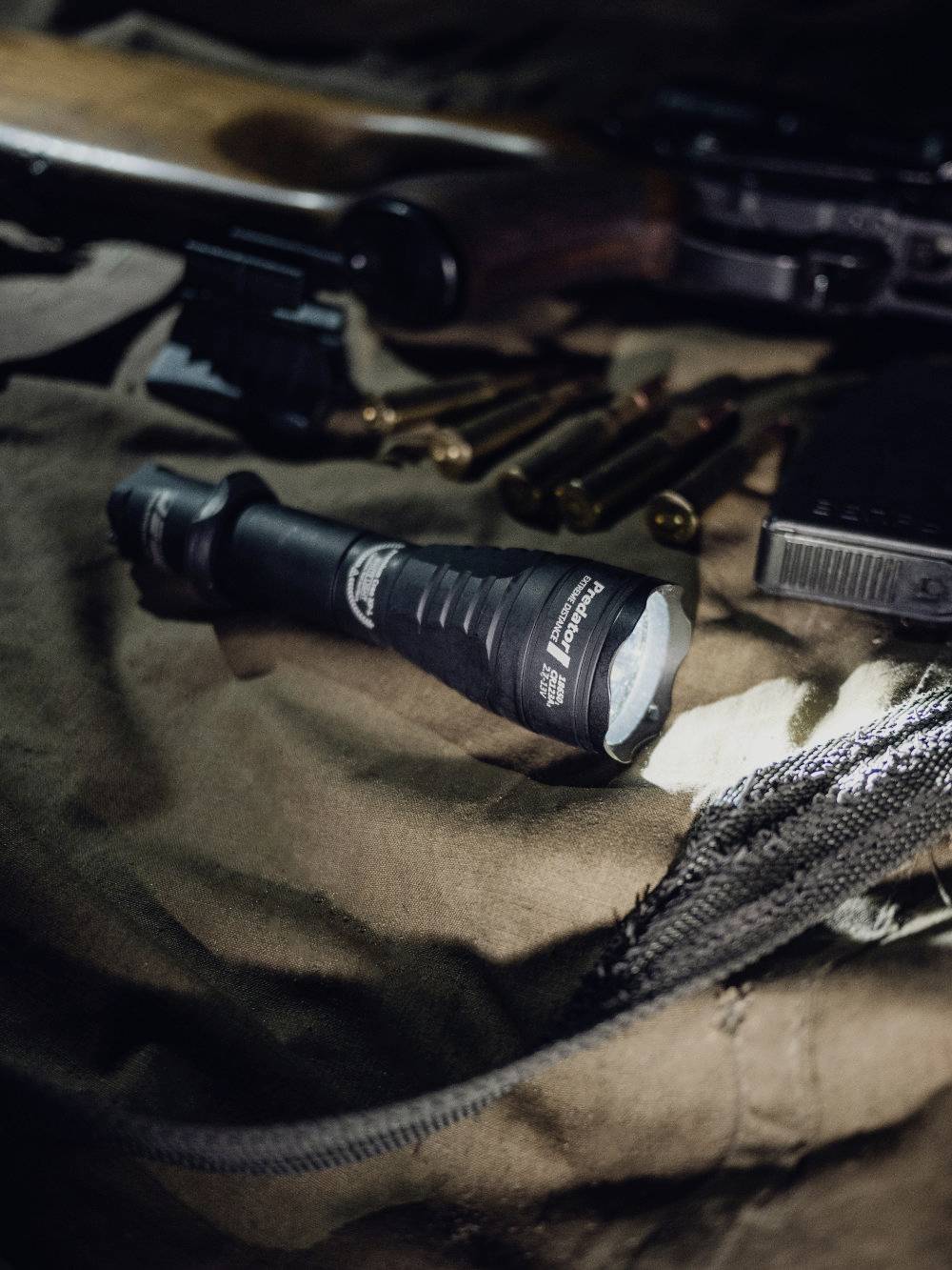 ArmyTek Predator XP-L HI warm LED (monochrome) Torch rechargeable 1150 lm 135 g-40