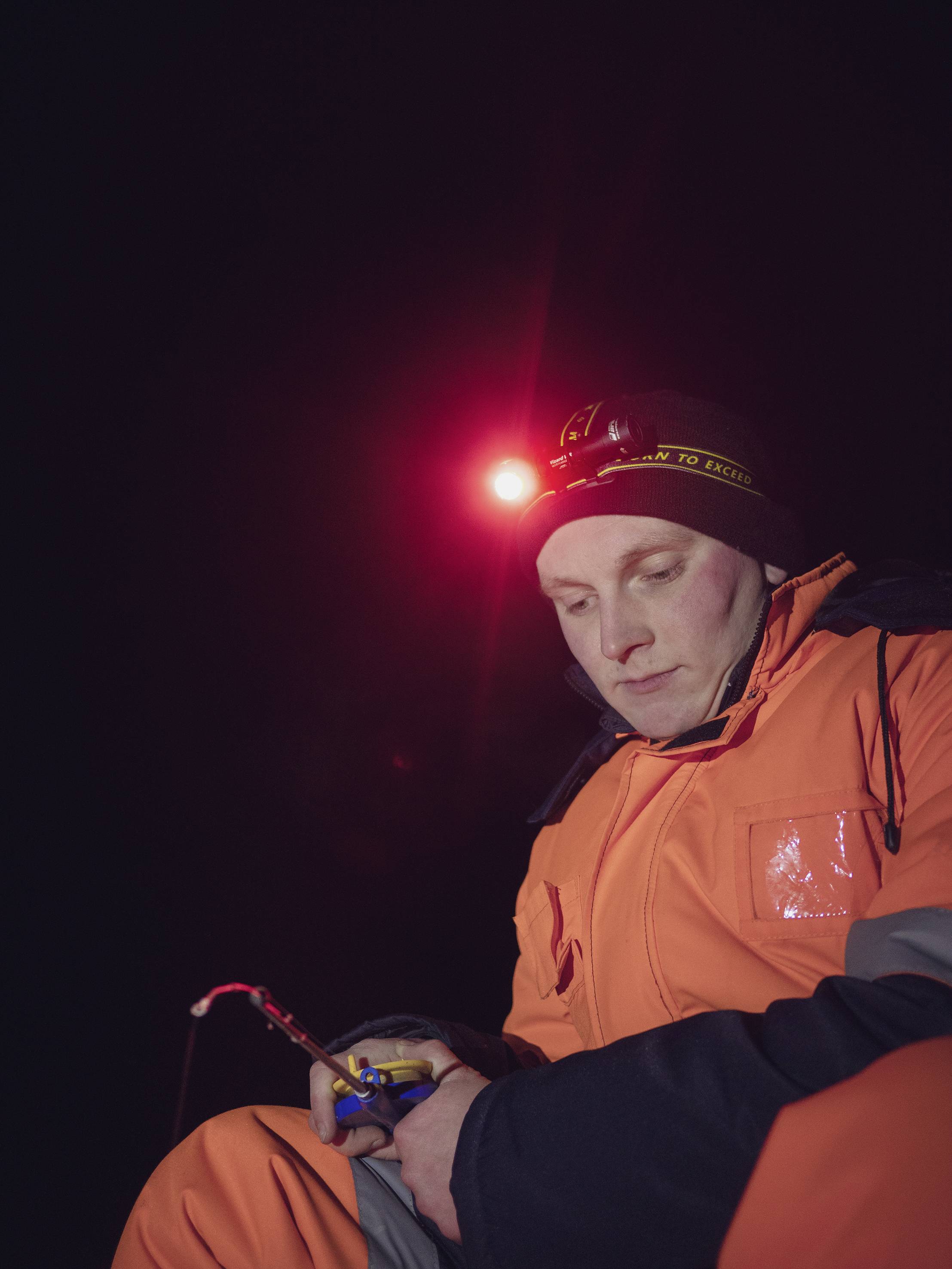 ArmyTek Wizard WR Magnet Warm & Red LED (monochrome) Headlamp rechargeable 1300 lm 360 h 65 g-12
