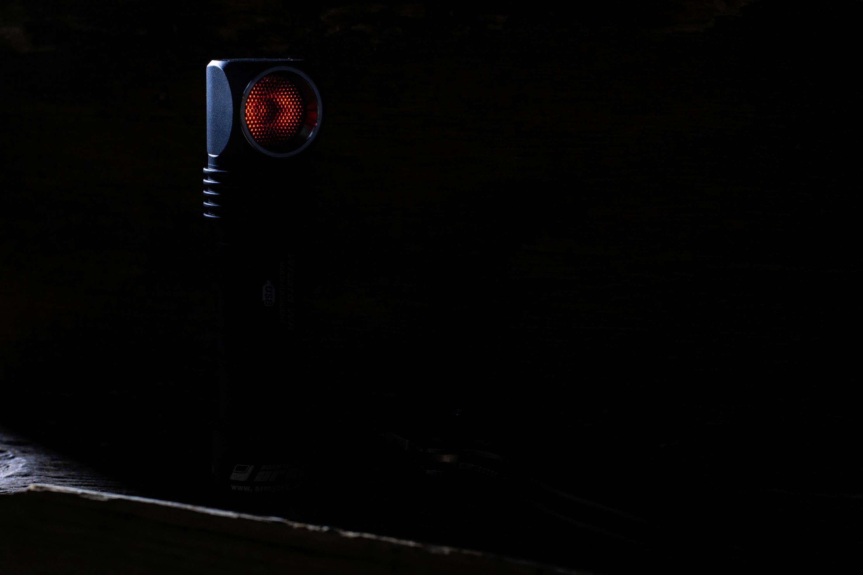ArmyTek Wizard WR Magnet Warm & Red LED (monochrome) Headlamp rechargeable 1300 lm 360 h 65 g-18