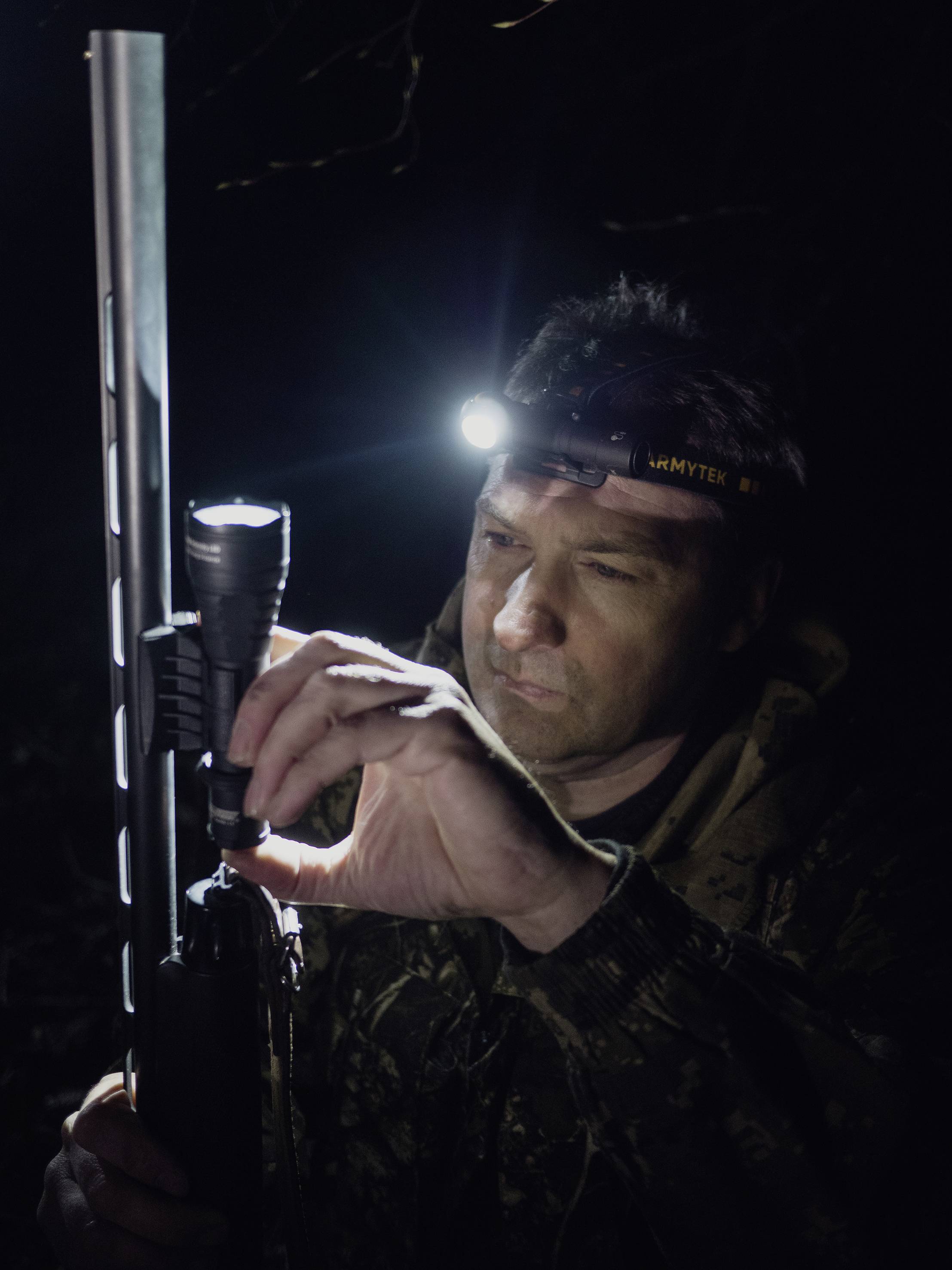 ArmyTek Wizard C2 Magnet Warm LED (monochrome) Headlamp Magnetic holder rechargeable 1200 lm 4800 h 64 g-35