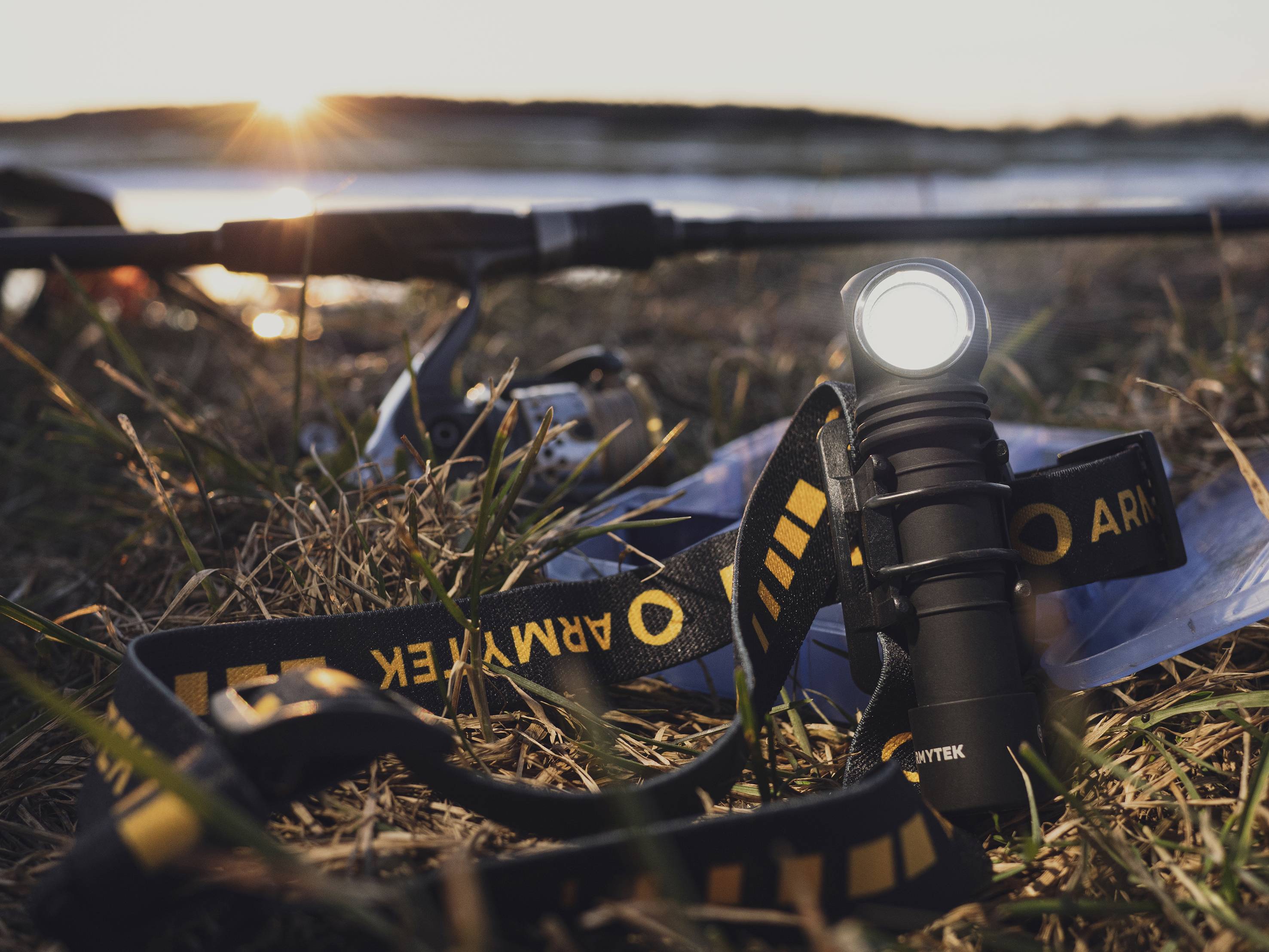 ArmyTek Wizard C2 Magnet Warm LED (monochrome) Headlamp Magnetic holder rechargeable 1200 lm 4800 h 64 g-74
