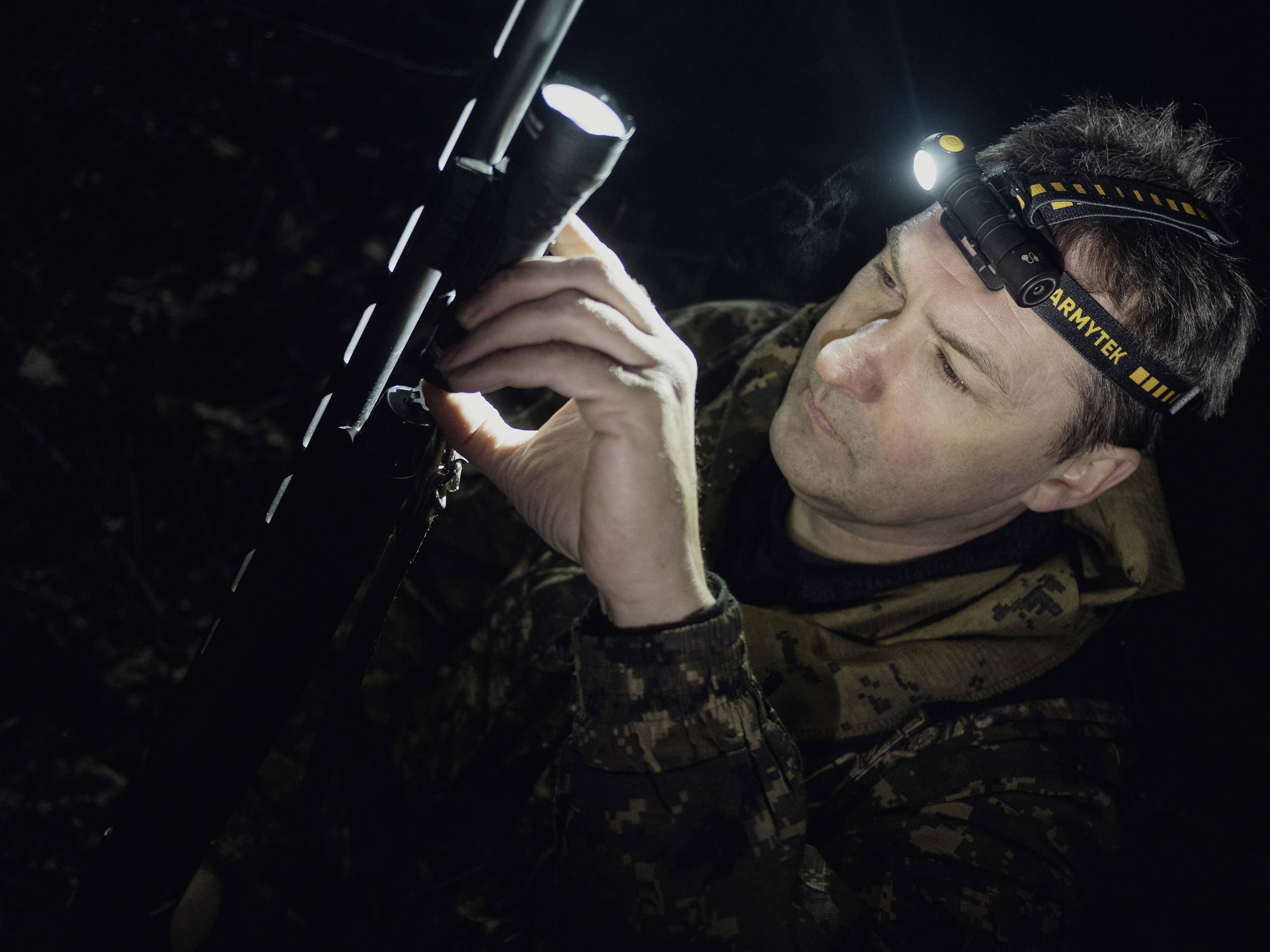 ArmyTek Wizard C2 Magnet Warm LED (monochrome) Headlamp Magnetic holder rechargeable 1200 lm 4800 h 64 g-77