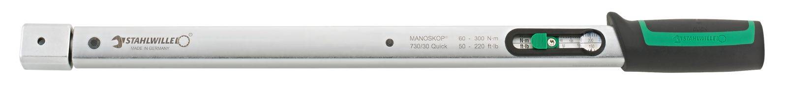 Torque wrench with green and black handle, metal body and scale for torque adjustment. Suitable for precise tightening of screws.