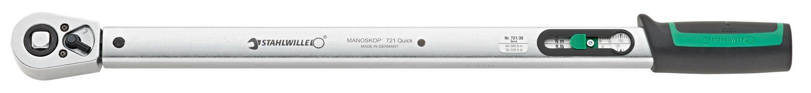 Torque wrench with silver shaft and black handle, set to 4 Nm. 'dynamicD' marking clearly visible on the shaft.