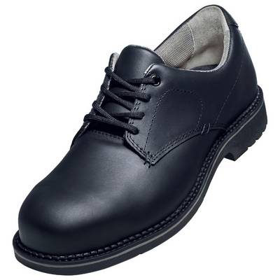 Black leather shoe, flat, with lacing, side stitching details, robust sole. Ideal for formal occasions.