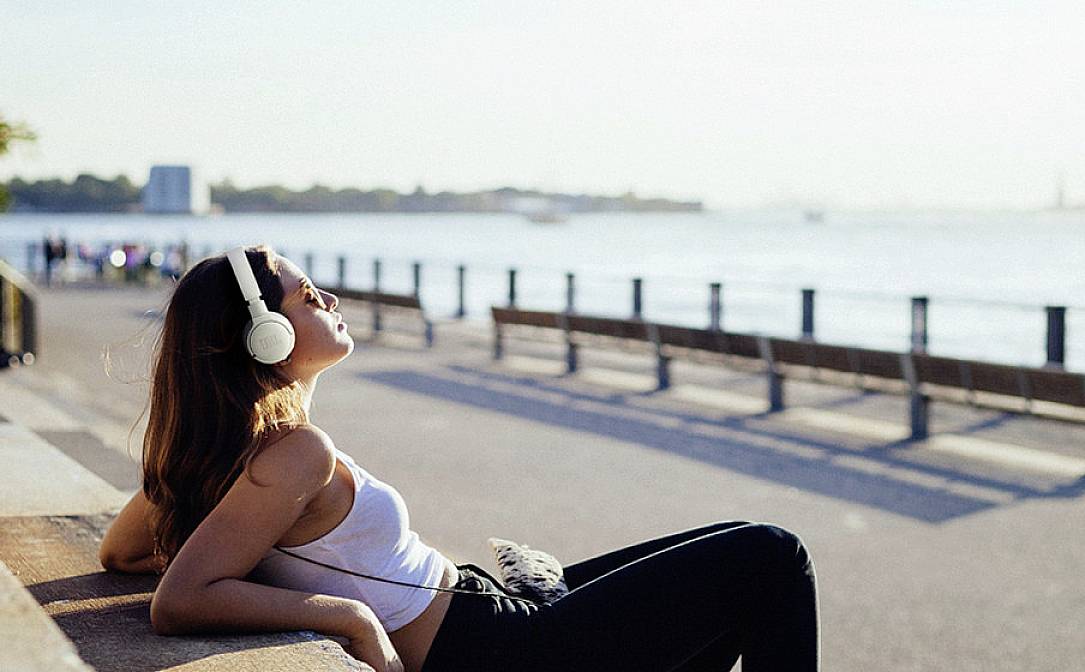 JBL Tune 660 NC On-ear headphones Bluetooth® (1075101) White Noise cancelling Headset, Foldable, Microphone mute-13