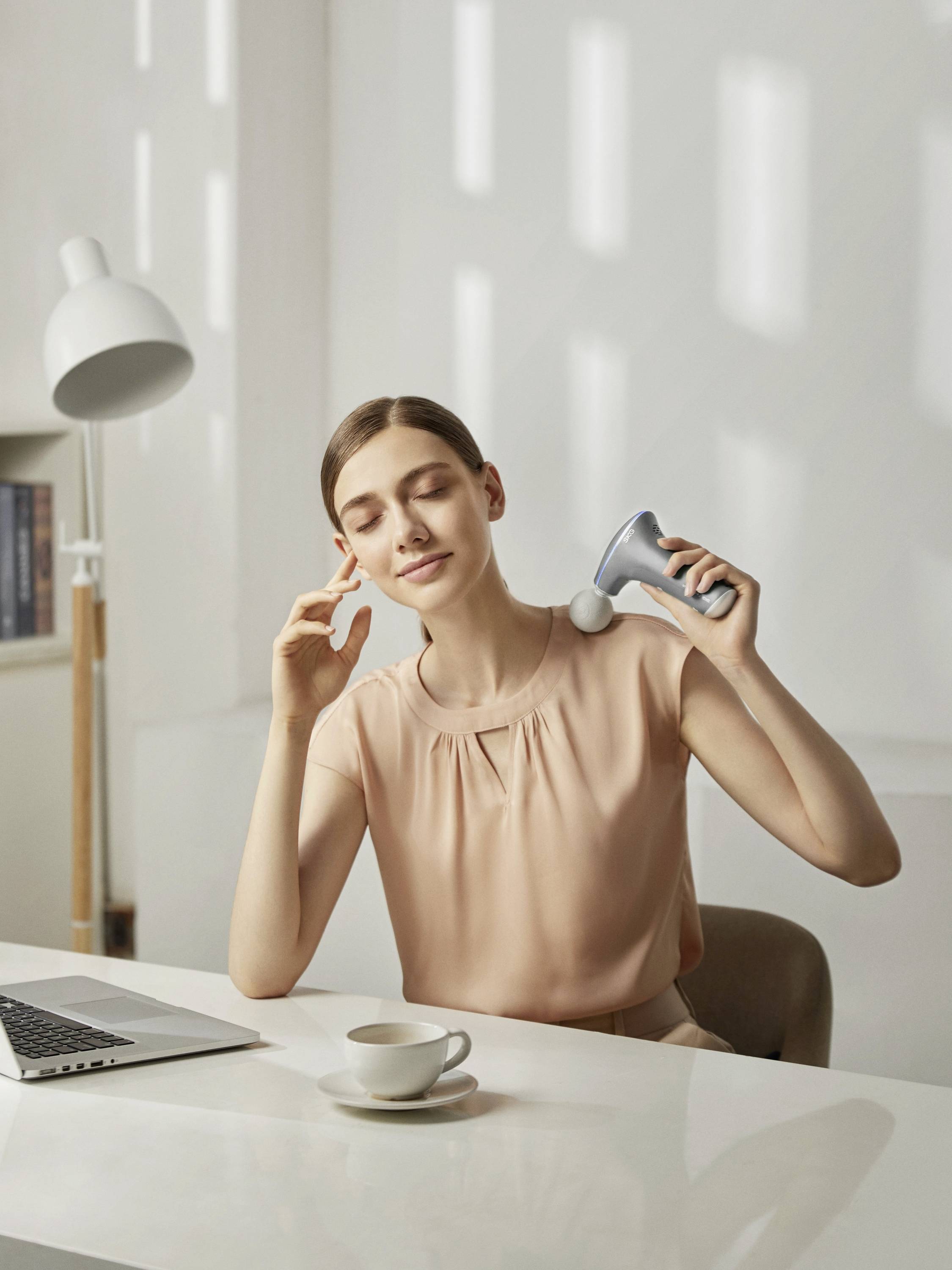 SKG F5-EN-gray Massager Silver-grey-5