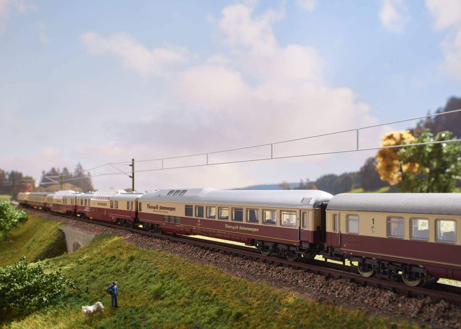 MiniTrix 18715 N 3er set passenger car special TEA of DB Type Apmz 121.2, Apmz 122, dining car WGmh-1