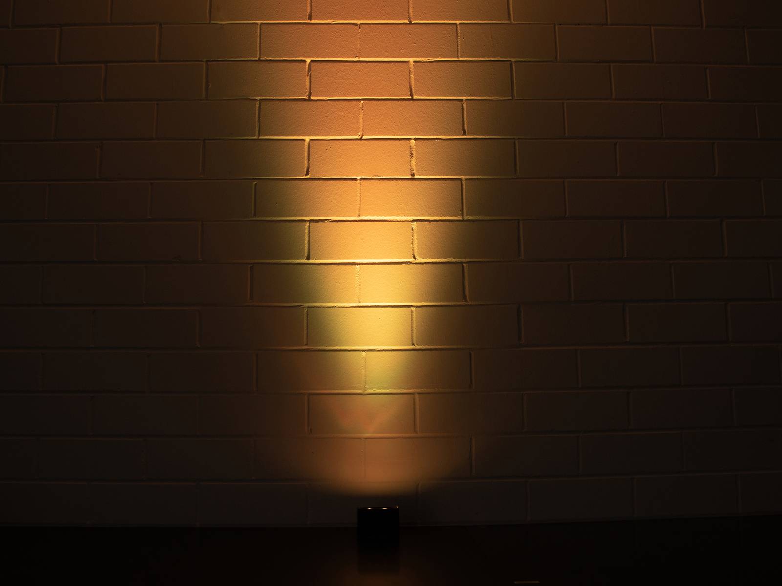 Eurolite AKKU Mini UP-4 QCL Spot LED stage lighting system-9