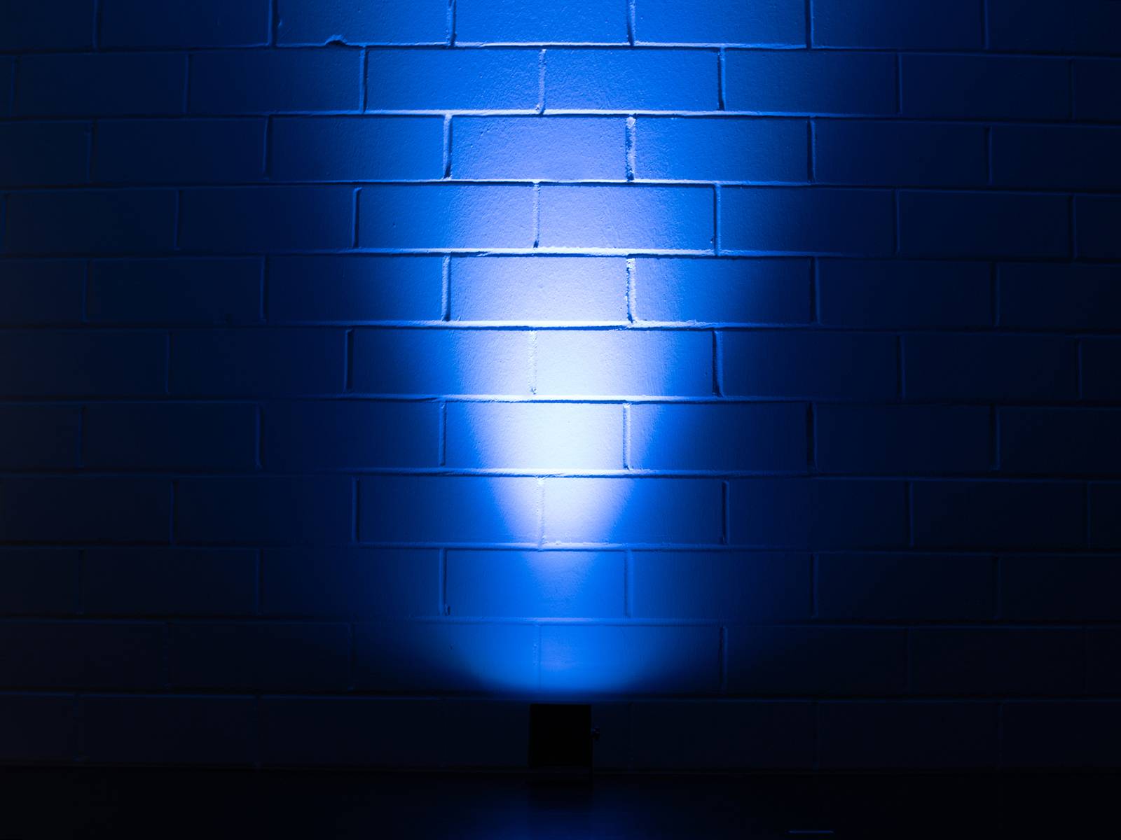 Eurolite AKKU Mini UP-4 QCL Spot LED stage lighting system-10