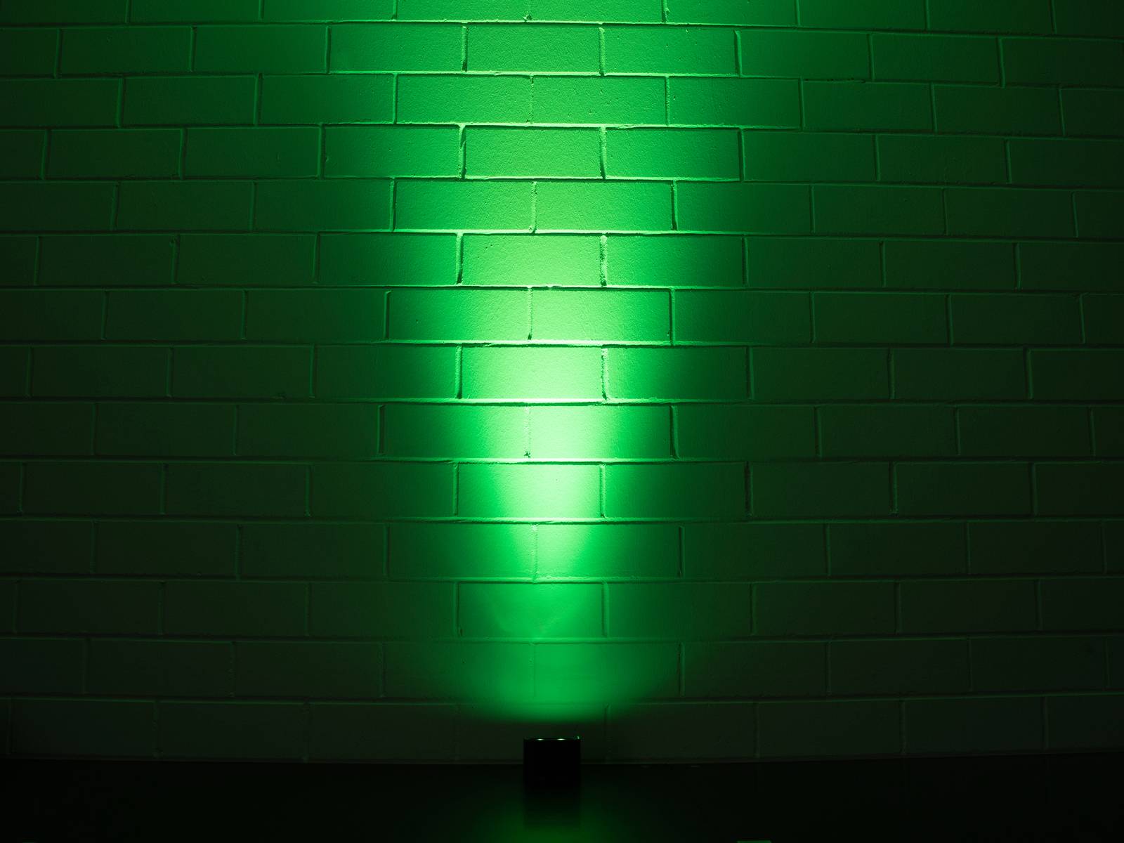 Eurolite AKKU Mini UP-4 QCL Spot LED stage lighting system-11