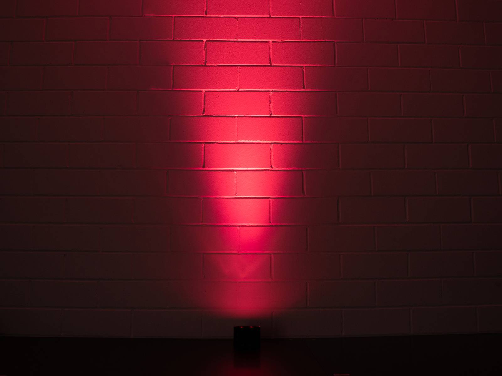 Eurolite AKKU Mini UP-4 QCL Spot LED stage lighting system-13