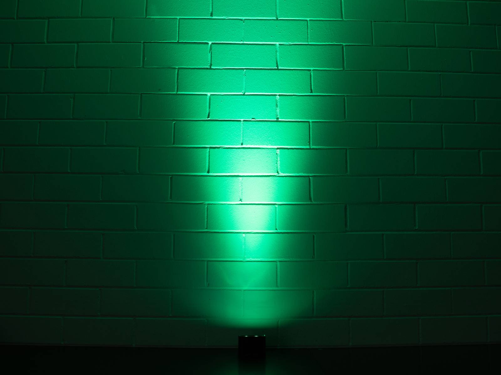 Eurolite AKKU Mini UP-4 QCL Spot LED stage lighting system-15