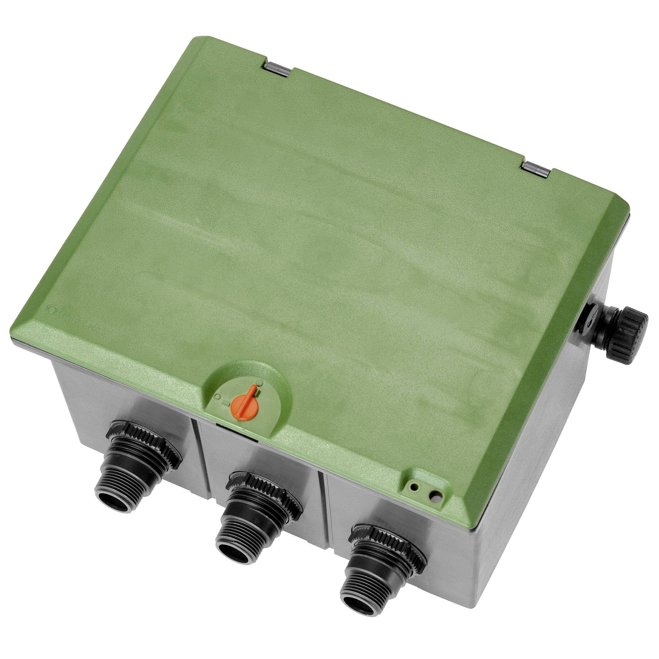 A green, rectangular device with four black connection points on the front and an orange switch on the lid.