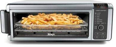 Deep fat fryer with chips on a wire rack. The display shows '2000 180°'.
