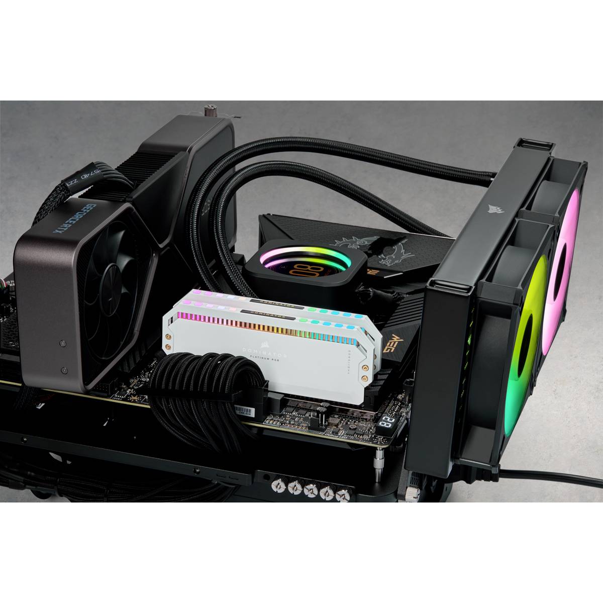 Corsair Dominator Platinum RGB PC RAM kit DDR5 64 GB 2 x 32 GB 5200 MHz 288-pin DIMM CL40-40-40-77 CMT64GX5M2B5200C40W-5