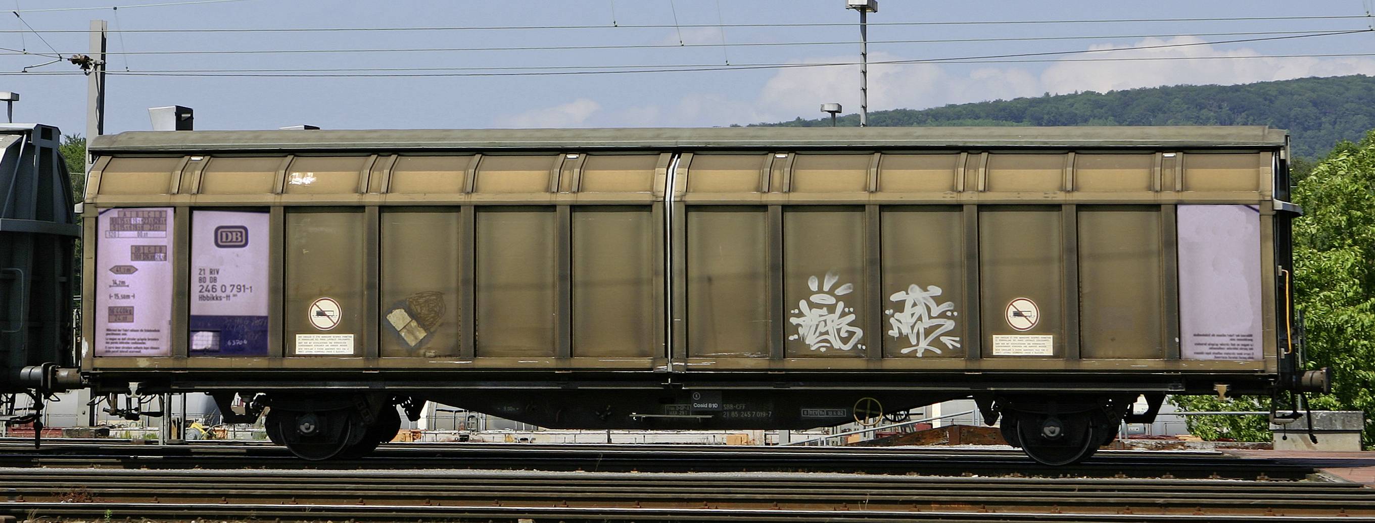 Hobbytrain H24650 N 2er set sliding wall wagon Hbbiks of DB