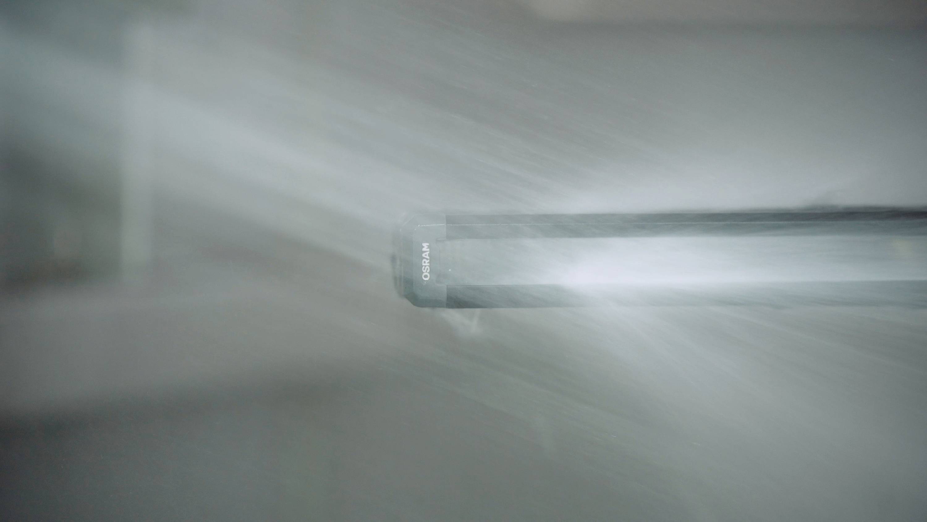 Cooker hood extracts steam: Close-up shows steam being drawn into the extractor, symbolising effective air purification.