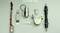 Various mechanical components and tools arranged on a grey background. Chinese text at the top of the image.