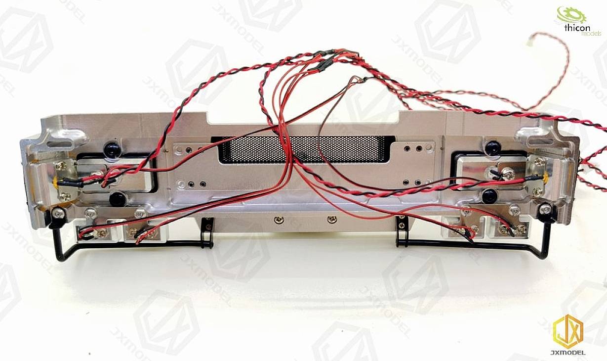 Silver model-building chassis with red and black wires, mounting elements on the sides. Brand mark in the corner.
