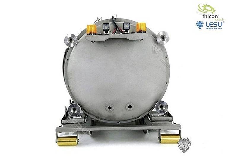 A silver, round tank lies horizontally on a stand. Yellow-orange lights are fitted on top. Brand logos are positioned in the top right.